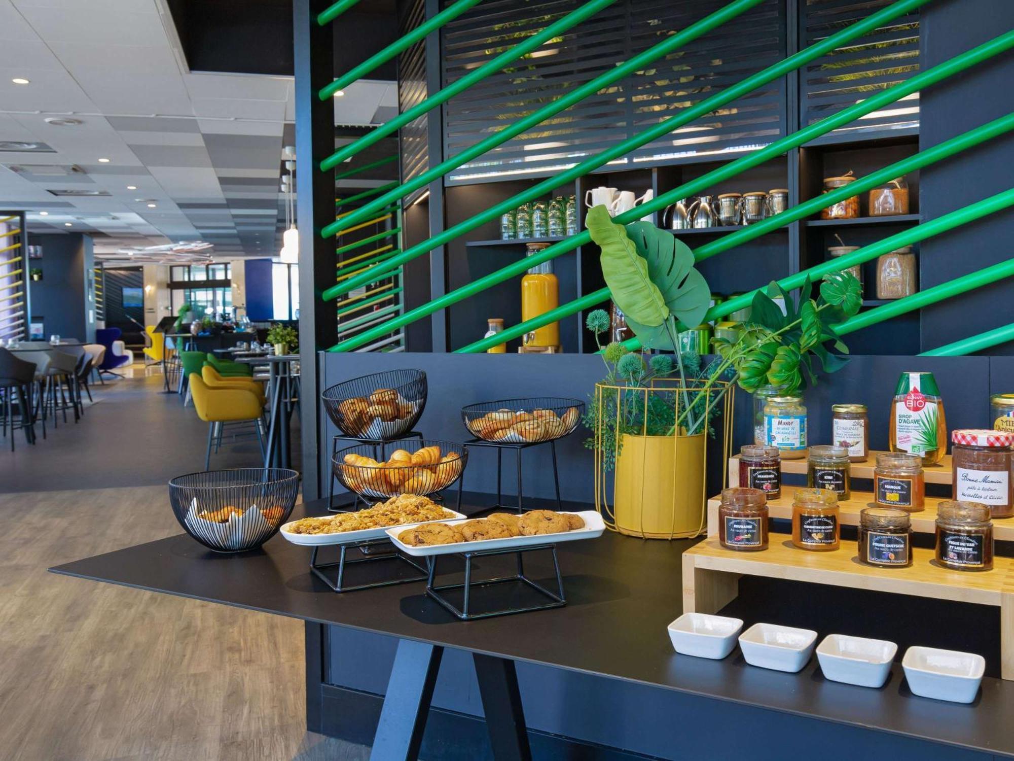Mercure Hyeres Centre Cote D'Azur Bagian luar foto